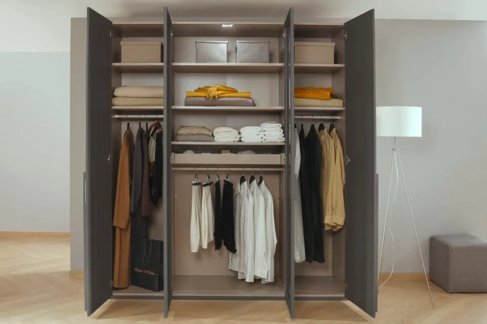 Drehtürenschrank Skat