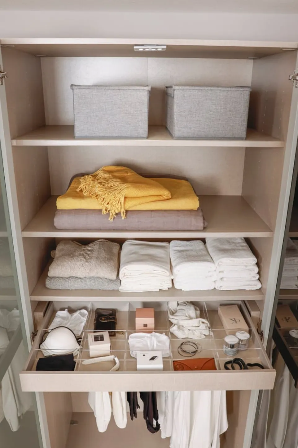 Drehtürenschrank Skat